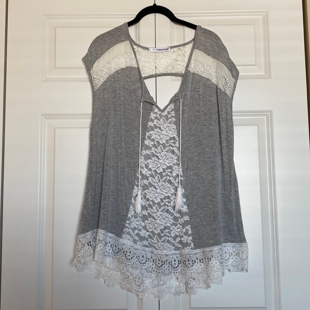 Maurices Size 2 (20w/22w) Grey Lace Top